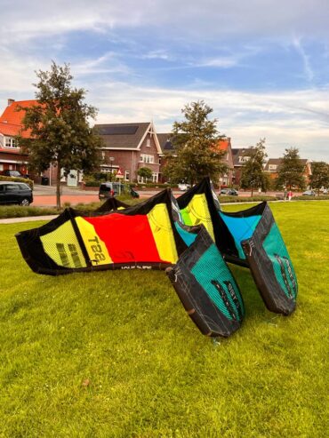 2 Slingshots SST 2020 kites, 6m en 8m , inclusief bar