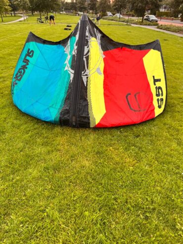 2 Slingshots SST 2020 kites, 6m en 8m , inclusief bar