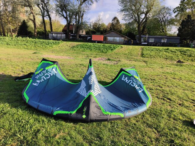 Volledige Kitesurfset (Bar, Board, Pomp, 7 meter, 9 meter, 12 meter).