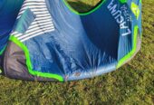 Volledige Kitesurfset (Bar, Board, Pomp, 7 meter, 9 meter, 12 meter).