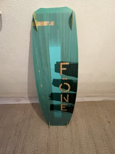 F-one trax board, naish bindingen 137×42