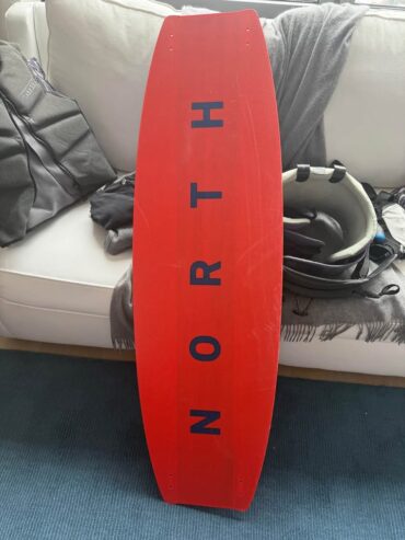 North Prime Freeride Kiteboard with Handle, Foots Straps, and Fins 138 x 41