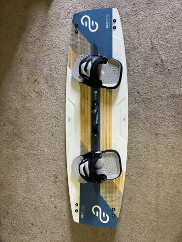 Eleveight Process – V6 – Kiteboard – Freeride + Pads & Strap