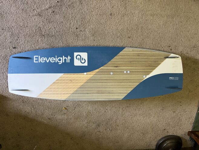 Eleveight Process – V6 – Kiteboard – Freeride + Pads & Strap