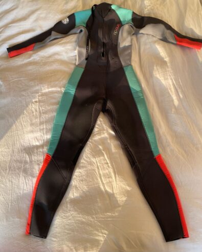 Rip Curl wetsuit women size 4, 5:3mm